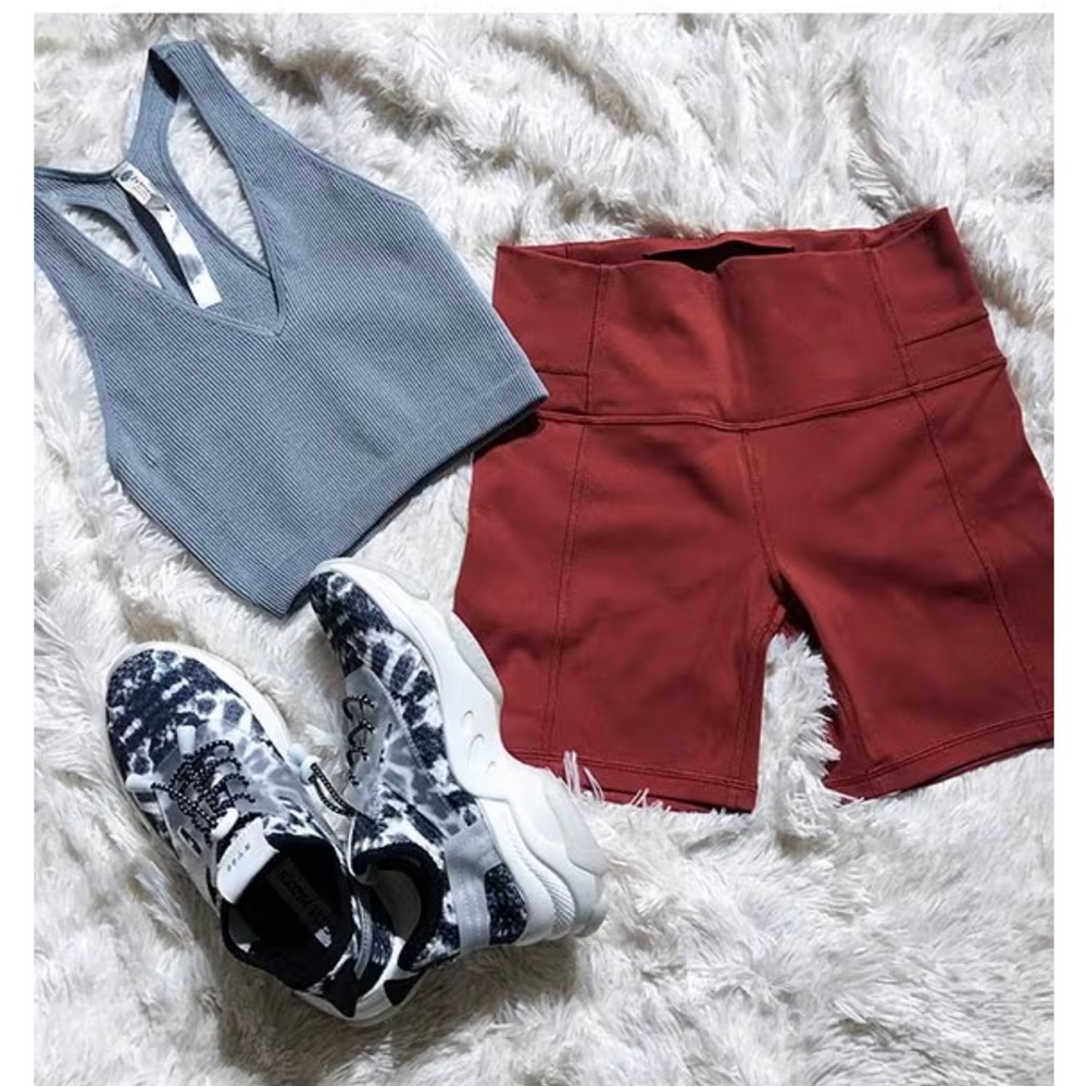 Free Throw Scoop Neck Cropped Top - Picture 10 of 12